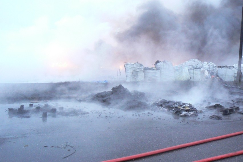 Pożar na wysypisku śmieci w Sycewie