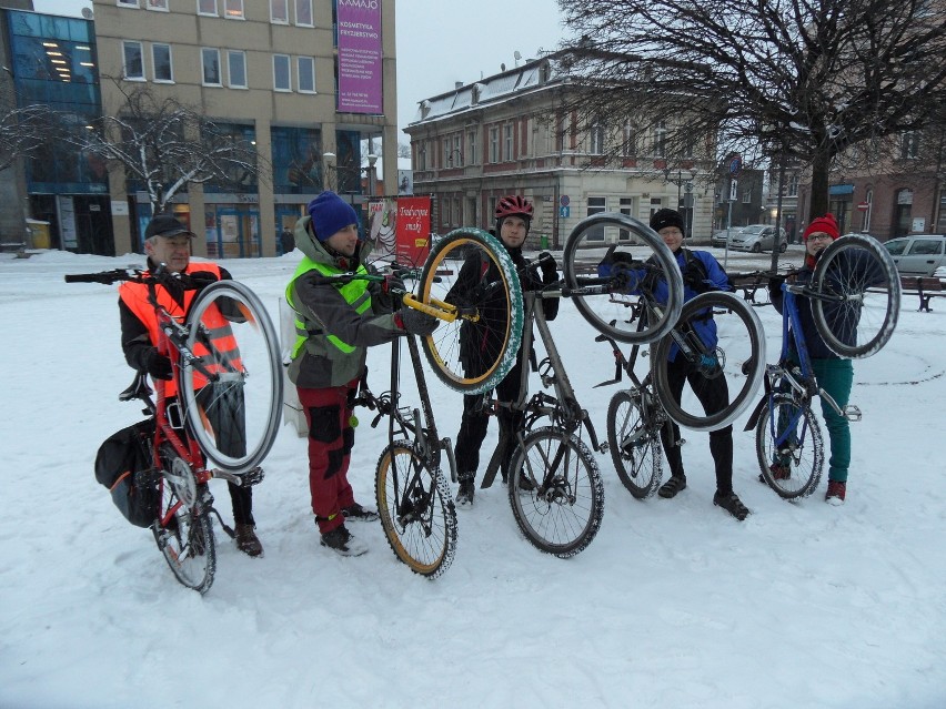 W Tarnowskich Górach rowerzyści jeżdżą też zimą [ZDJĘCIA+FILM]