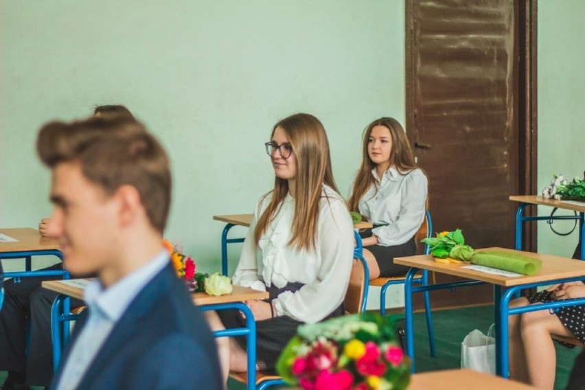 1. II LO im. Generałowej Zamoyskiej i Heleny...