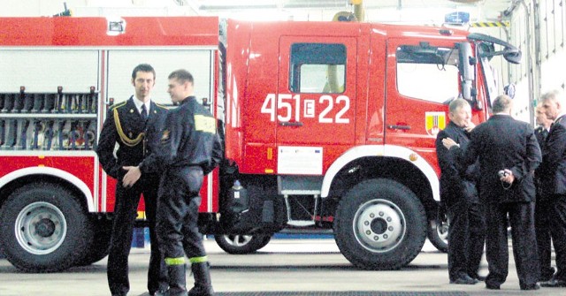 Nowe strażackie auto już służy łowickim ratownikom