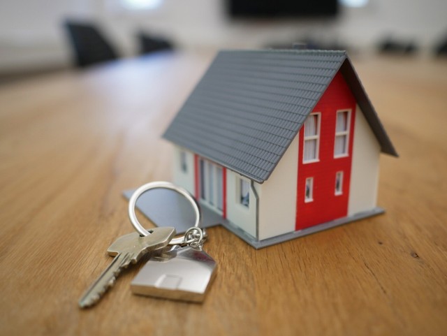 Kredyt na mieszkanie traktowany jest priorytetowo, jest on spłacany w pierwszej kolejności przed innymi zobowiązaniami. Żaden kredytobiorca nie chce mieć tu opóźnień
