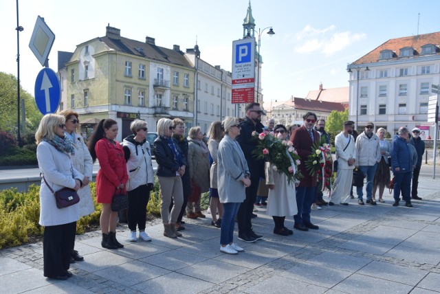 Dzień Bibliotekarza i Tydzień Bibliotek. Bibliotekarza u stóp swojego patrona rozpoczęli świętowanie