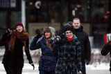 Flash mob w centrum Sopotu. Młodzi ludzie zwrócili uwagę przechodniów na potrzeby dzieci [ZDJĘCIA]