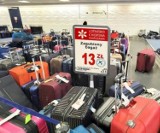 Lotnisko Chopina ostrzega przed oszustwem metodą "na walizkę". Oszuści oferują walizki z bagażem "za jedyne 13 zł" 