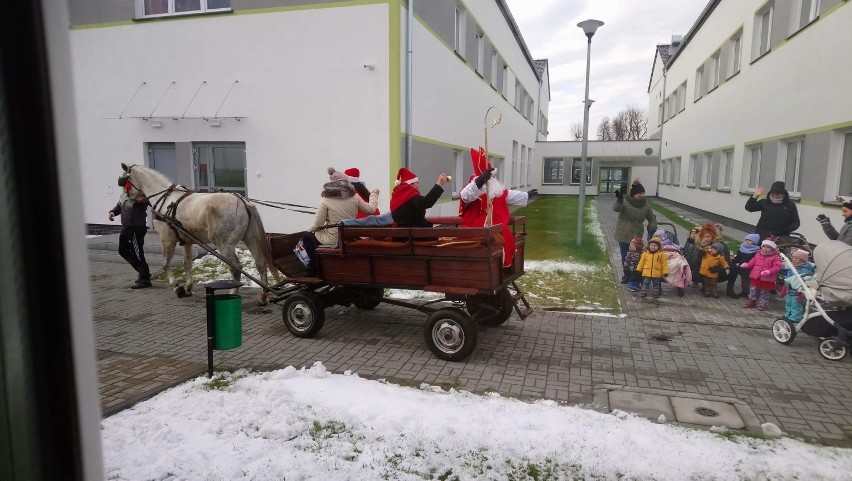 Święty Mikołaj w Zdziechowie. Odwiedził dzieci z przedszkola