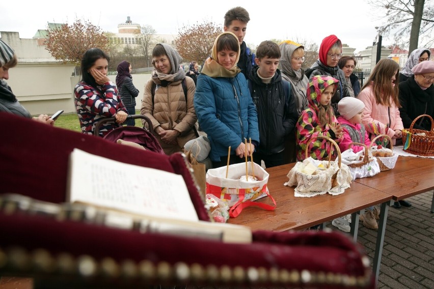 Lublin. Święcenie pokarmów w cerkwi katedralnej pw. Przemienienia Pańskiego. Fotorelacja