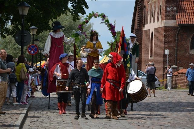 Malbork: Festiwal Kultury Dawnej. Widowiskowy przemarsz ulicami miasta