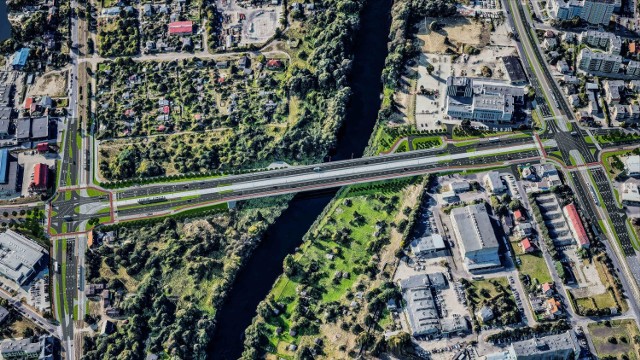 W sąsiedztwie istniejącego mostu im. Kazimierza Wielkiego powstanie torowisko, druga jezdnia i ciąg pieszo-rowerowy. W ramach zadania wyremontowane zostanie również torowisko w ciągu ul. Perłowej.