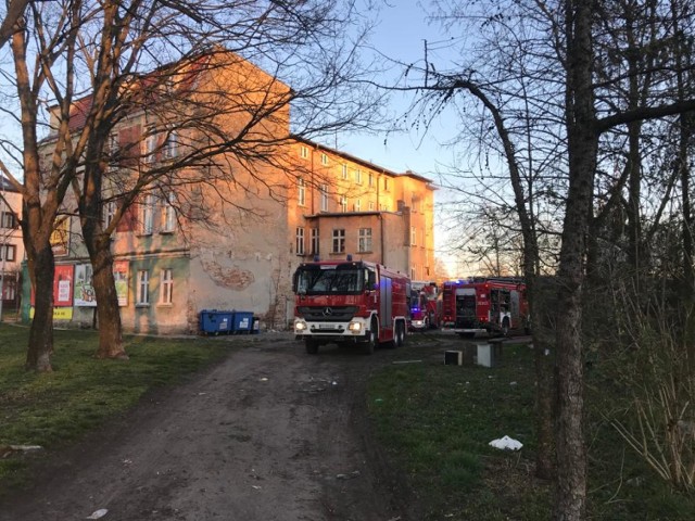 Polecamy wideo: Kostrzyn nad Odrą. Kierowcy łamią przepisy przed zamkniętym szlabanem na ul. Narutowicza
