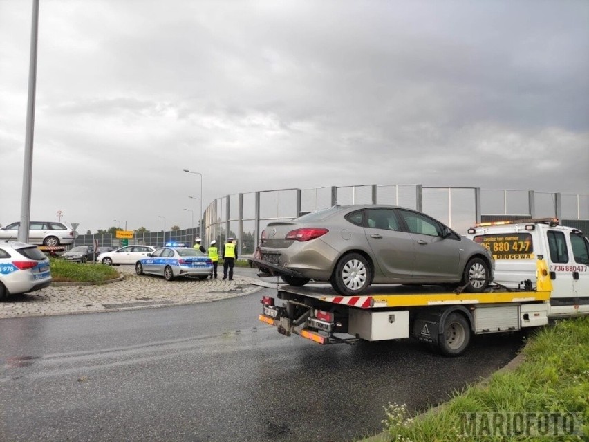 Zderzenia trzech osobówek na ul. Budowlanych w Opolu.