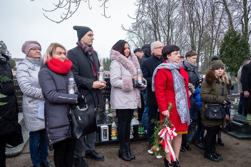Obchody 100. rocznicy wybuchu Powstania Wielkopolskiego na cmentarzu w Pniewach