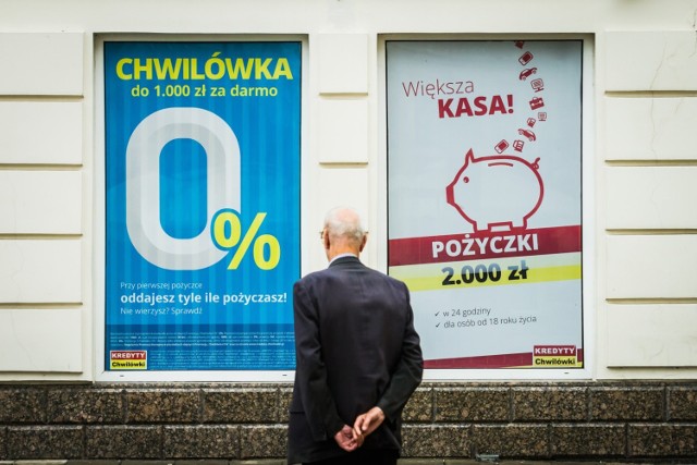 Prognozy wskazują na nieznaczny wzrost zatrudnienia w instytucjach finansowych (bankach, firmach pożyczkowych, ubezpieczeniach) w nadchodzących trzech miesiącach. Będzie nieco więcej ofert pracy niż w mijającym właśnie, ostatnim kwartale 2019 roku, ale wyraźnie mniej niż na początku tego roku. Zdecydowanie najwięcej przedstawicieli firm z tej branży zadeklarowało, że w najbliższym czasie nie planuje ruchów kadrowych.