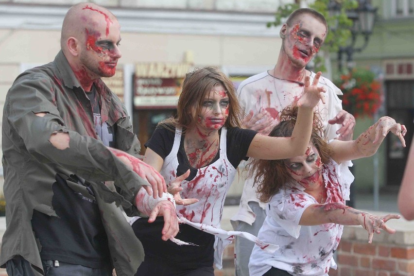 Sesja fotograficzna z zombie i parą młodą w Piotrkowie