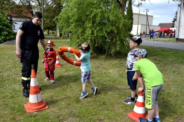 OSP Margonin wybudowała plac zabaw dla dzieci [FOTO]