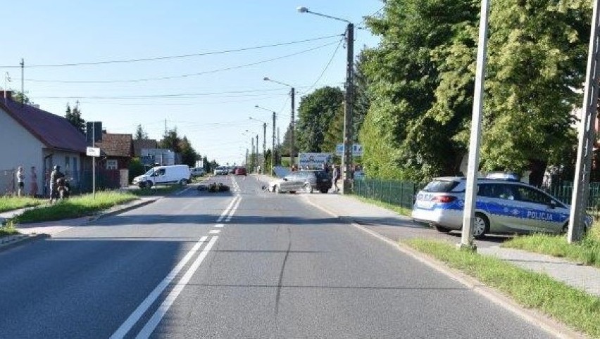 Tarnów. Wypadek motocyklisty na ul. Nowodąbrowskiej. 33-letni kierowca w szpitalu