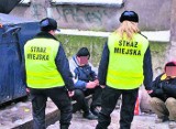 Wrocław: Bezdomni i nietrzeźwi ryzykują życiem