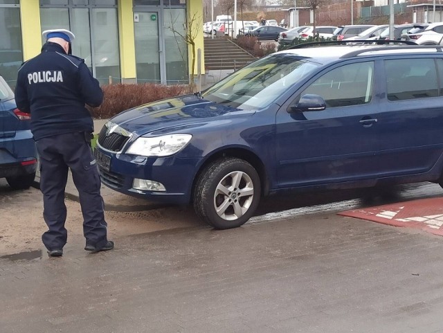 Do wypadku w Kowalach doszło w piątek 31 marca. Potrącona kobieta trafiła do szpitala