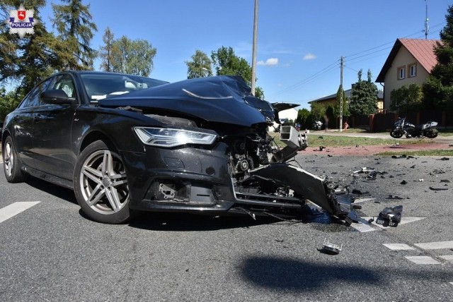 6 września - Biała Podlaska

Na ul. Lubelskiej w Białej Podlaskiej kierujący samochodem marki Audi skręcając w lewo, zderzył się z jadącym z przeciwka motocyklistą. W wyniku zdarzenia 42-latek kierujący jednośladem doznał obrażeń ciała.