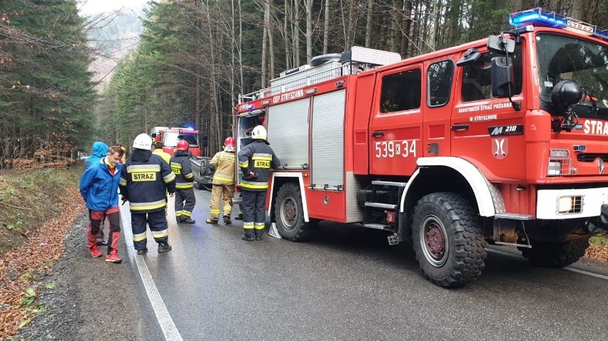 Dachowanie w powiecie suskim. Samochód prowadził senator PiS?