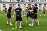 Lechia Gdańsk powoli buduje skład, ale nie ma wsparcia zarządu w kwestii transferów. Na których pozycjach potrzebne są wzmocnienia?