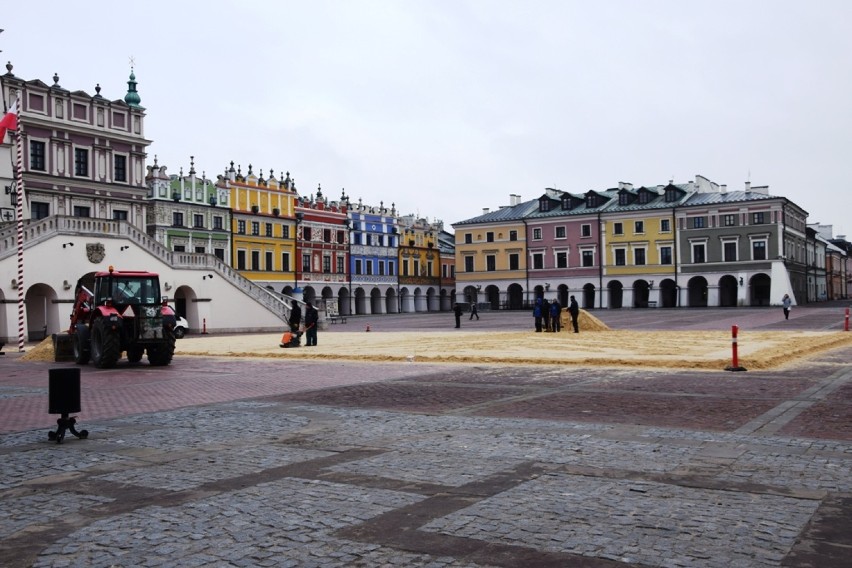 Na Rynku Wielkim powstaje lodowisko. Będą aż trzy dni...