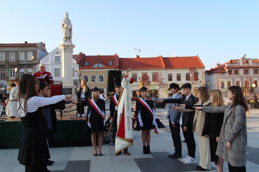 Ślubowanie uczniów klas pierwszych I LO im. Kazimierza...