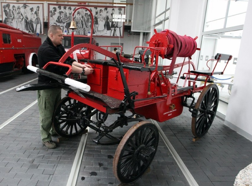 Osoby odwiedzające Muzeum Techniki i Komunikacji mogą...