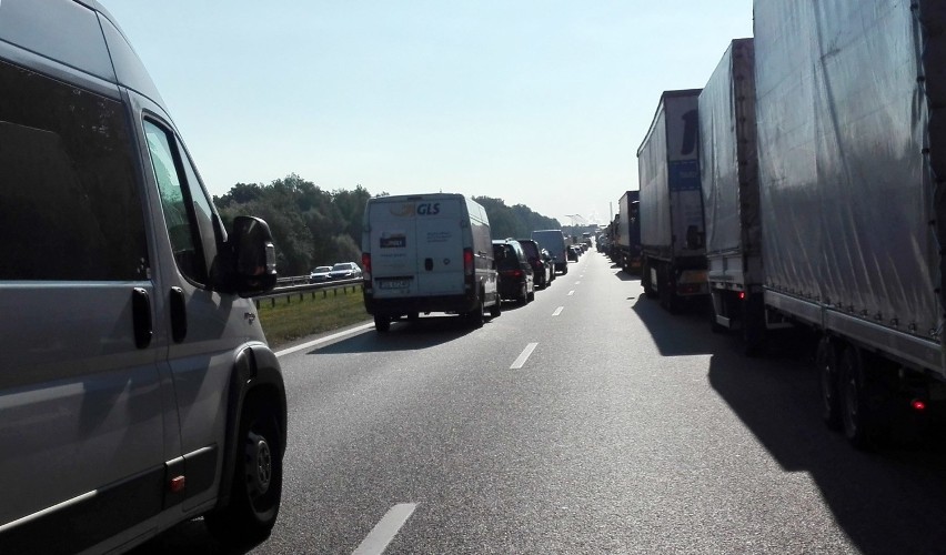 Remont na A4. Nie ma pasa do włączeń! Na zjeździe z S1 na A4...