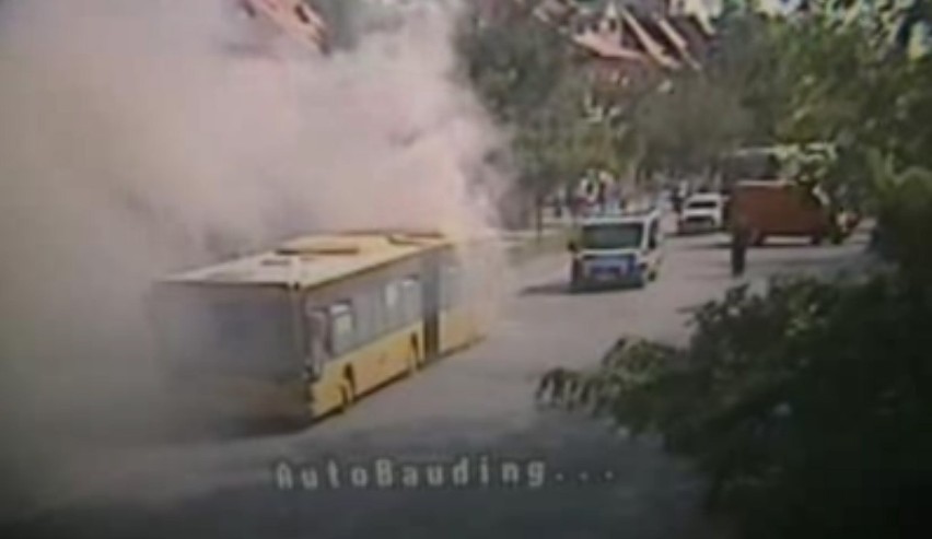 Pożar autobusu w Zabrzu przy ulicy De Gaulle'a [ZDJĘCIA]