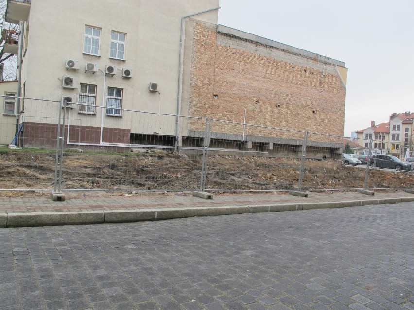 W Strzelcach Krajeńskich zniknęło gruzowisko z centrum miasta. Stanie tu kamienica