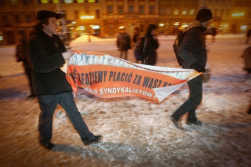 Wrocław: Tylko 30 osób protestowało przeciwko podwyżce cen biletów MPK (ZDJĘCIA)