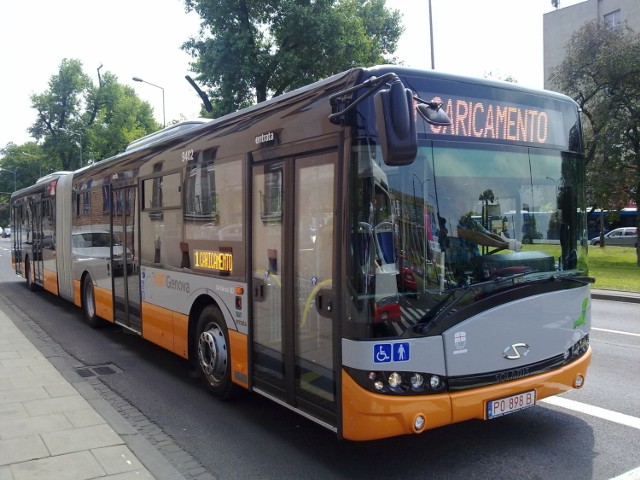 Nowy autobus marki Solaris widziany w Krakowie