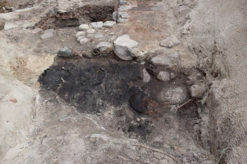 Łeba. Archeolodzy znaleźli proch i pociski w XIV-wiecznym kościele św. Mikołaja.[ZDJĘCIA, WIDEO]