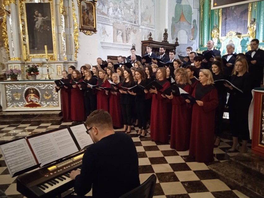 W 50. rocznicę śmierci ks. Wojciecha Lewkowicza. Koncert "Idziesz przez wieki" w Kańczudze [WIDEO, ZDJĘCIA]