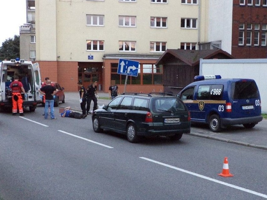 Strażnicy Miejscy pomogli mężczyźnie, który został ranny na...