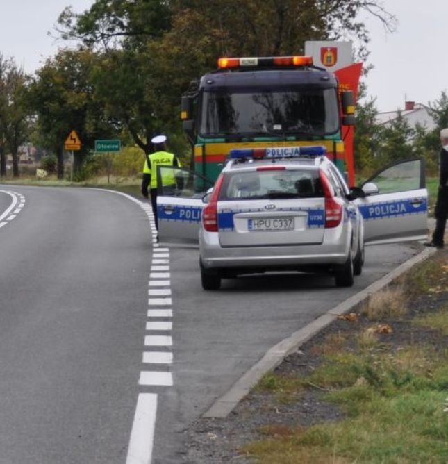 Wypadek w Główiewie. Samochód potrącił dwie kobiety