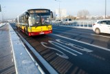 Autobus wjechał w rowerzystę na moście Poniatowskiego [WIDEO]