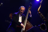 49. Jazz nad Odrą: Spokojny wieczór &quot;Dla Charliego Hadena&quot; z Darkiem Oleszkiewiczem