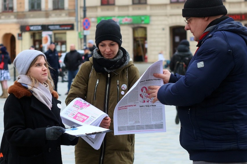 III Manifa Lubelska. „Damski bokserze, zmywaj talerze!", „Jesteśmy rewolucją". Zobacz zdjęcia i wideo