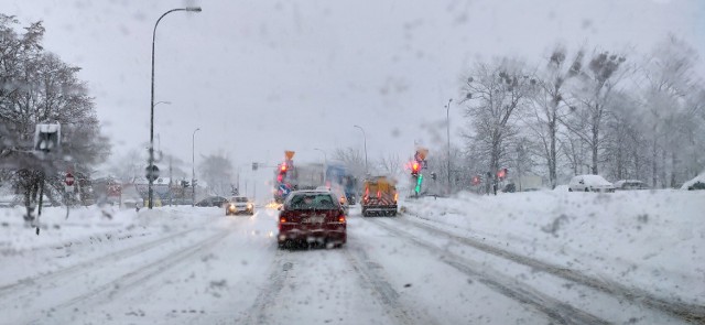 Atak zimy w Białymstoku - 29.01.2021 r. Trudne warunki do jazdy na drogach w całym regionie