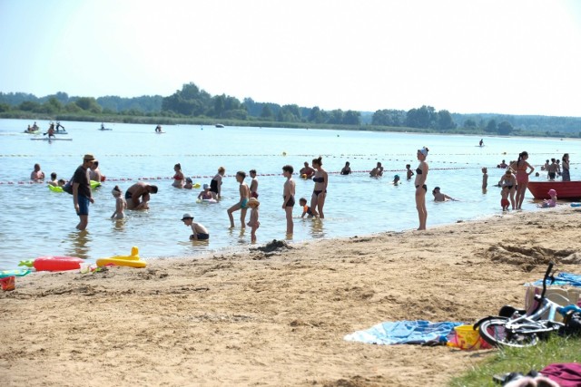 Plaża Dojlidy znów pełna. Mieszkańcy szukają ochłody nad zalewem