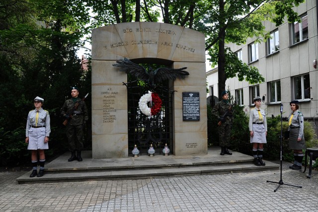 Pomnik Armii Krajowej w Jaśle. W tym miejscu stał gmach sądu i więzienie, zburzone przez Niemców w 1944 roku