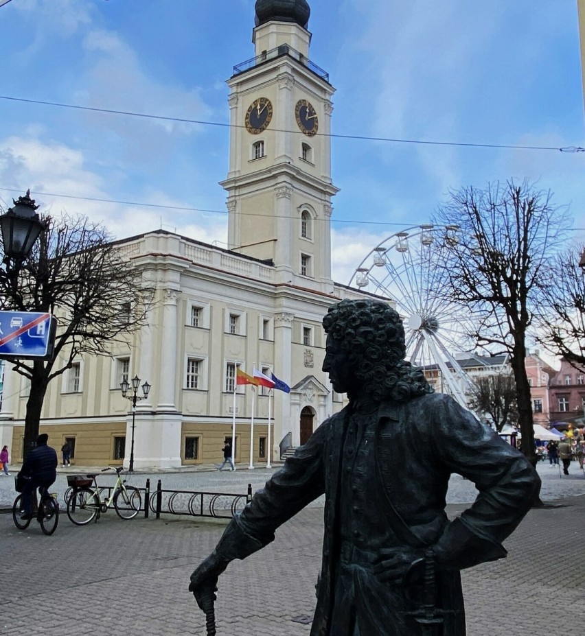 Urząd miasta zachęca osoby mieszkające w Lesznie, nawet gdy...