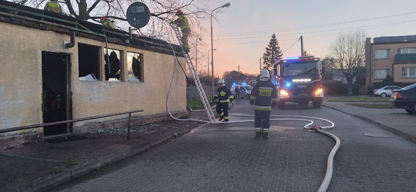 Pożar budynku baru przy ul. Limanowskiego w Oleśnicy
