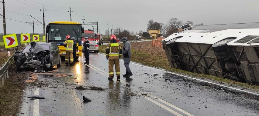 Wypadek autokaru w Wilczycach, którym jechały dzieci z Legnicy