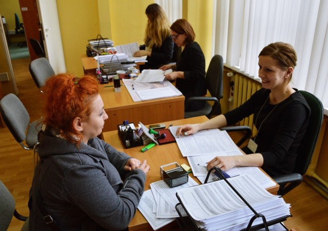 Wnioski do programu „Rodzina 500 +” przyjmuje ośmiu urzędników w budynku za urzędem miasta przy ul. Kościuszki