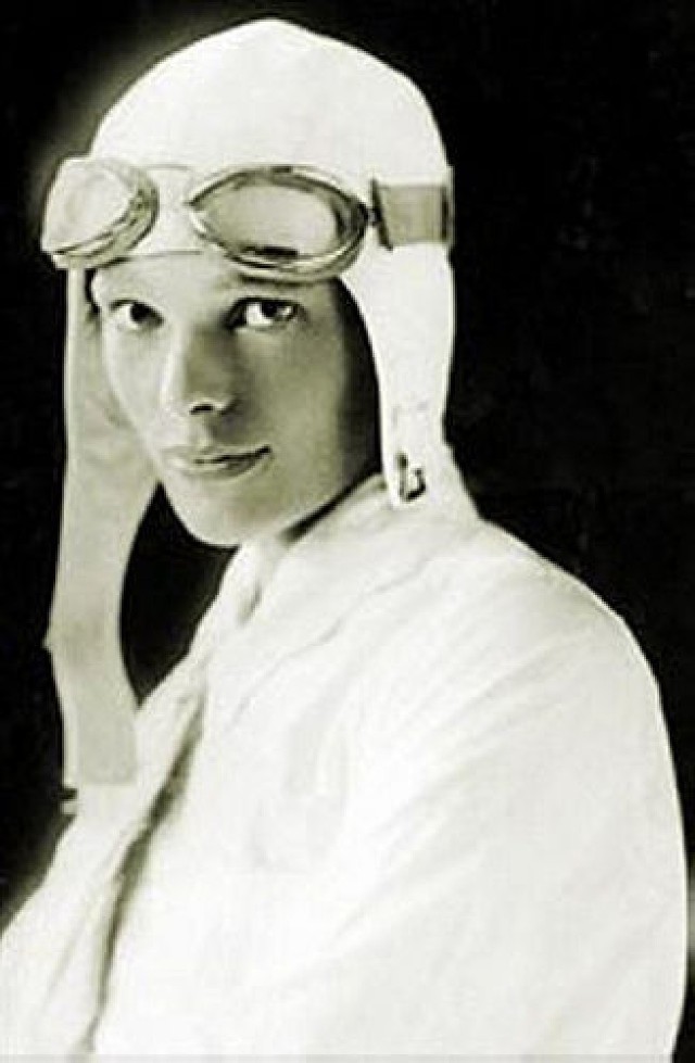 Zdjęcie Amelii wykonane w 1932 roku w studiu wydawniczym męża, George&apos;a Putnama.
