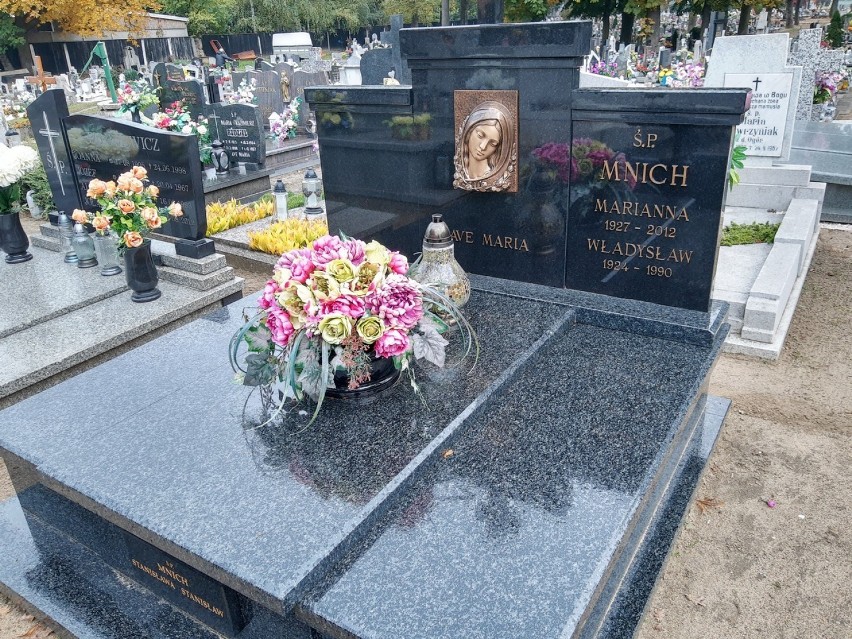 Cmentarz w Pniewach na kilka dni przed Dniem Zmarłych