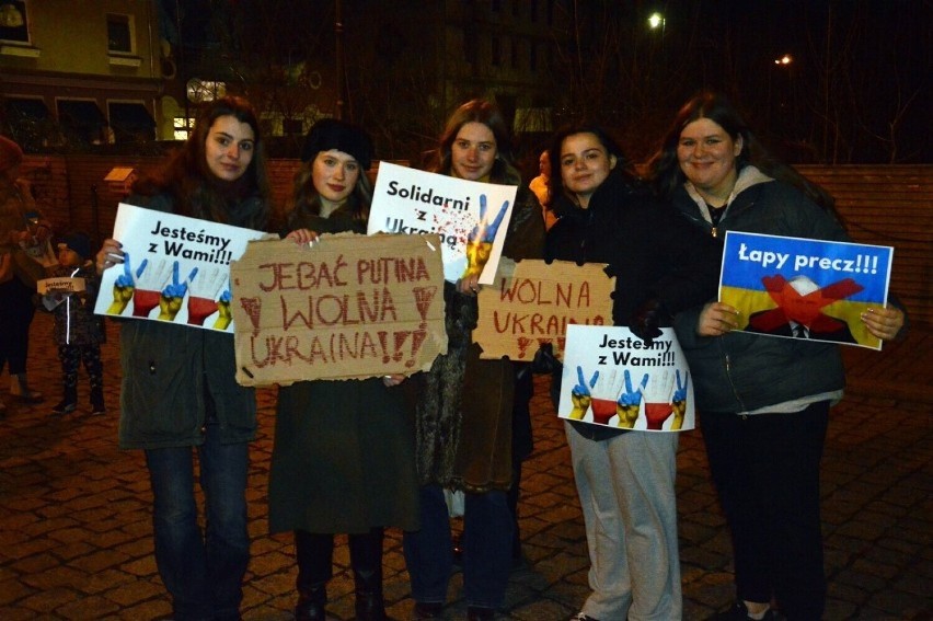 Zdjęcia z manifestacji solidarności z Ukrainą w Głogowie