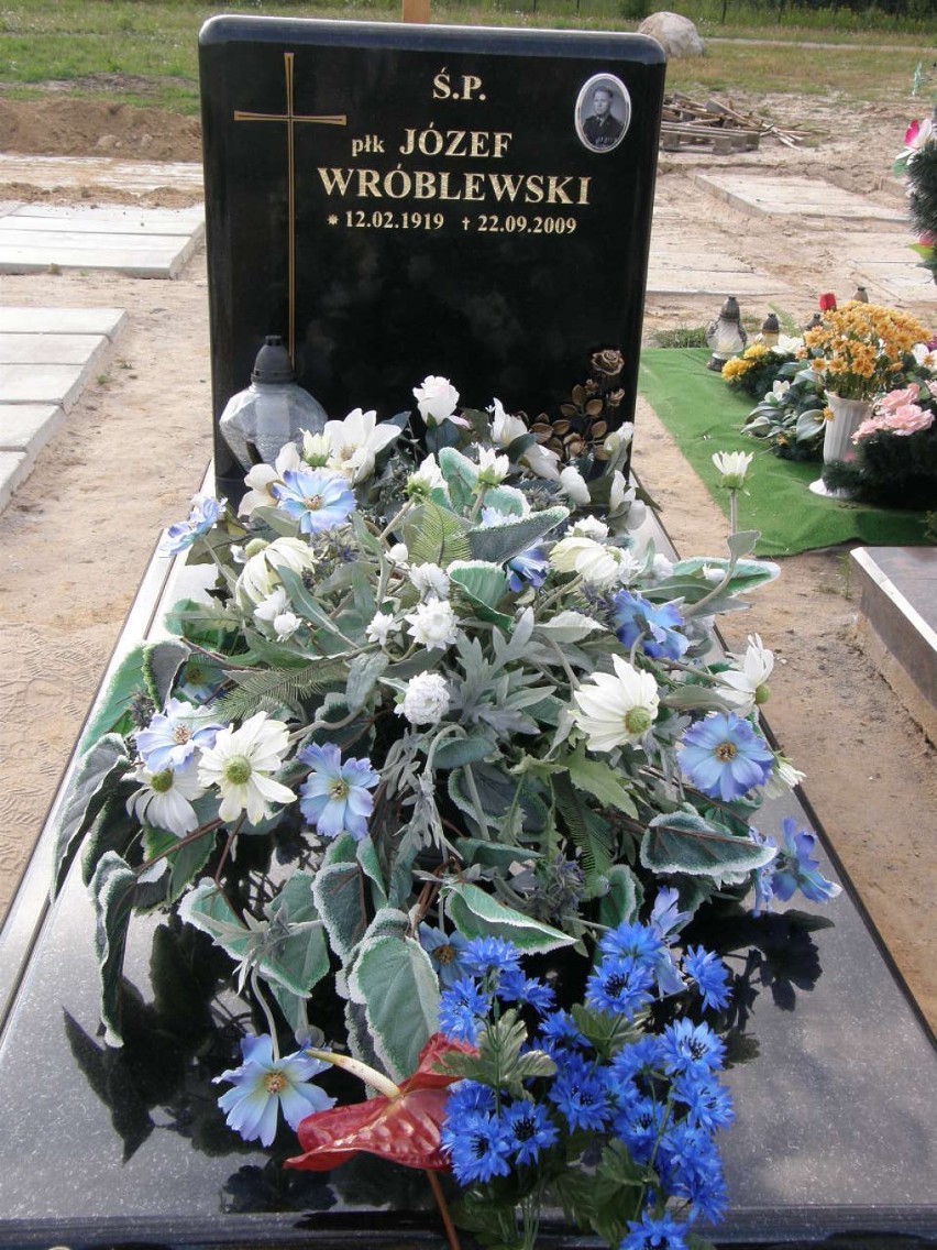 Grób Płk. Józefa Wróblewskiego-jednego z uczestników bitwy.